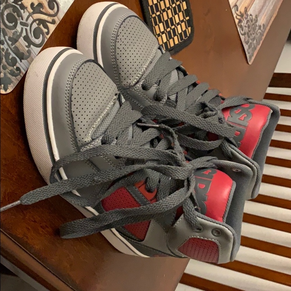 Grey and maroon Osiris